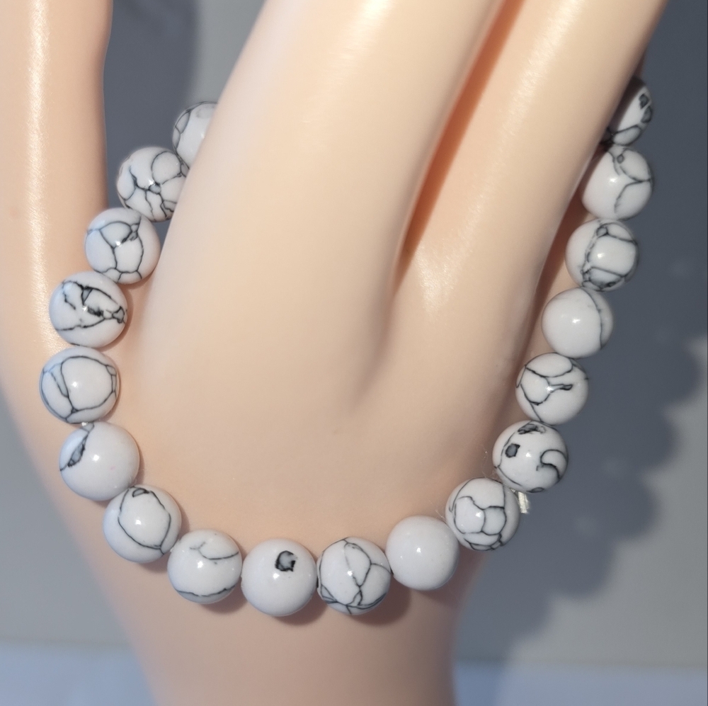 🐰 SALE🐰 8mm Howlite Bracelet